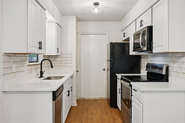 Building Photo - 2214 Winchester Dr