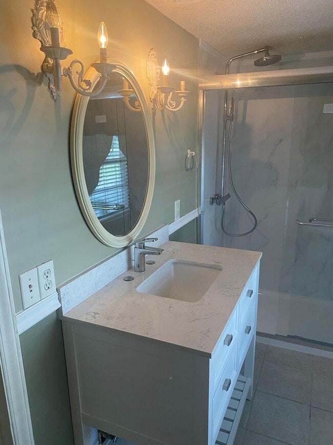 Building Photo - Waterfront 3 bedroom 2 bath