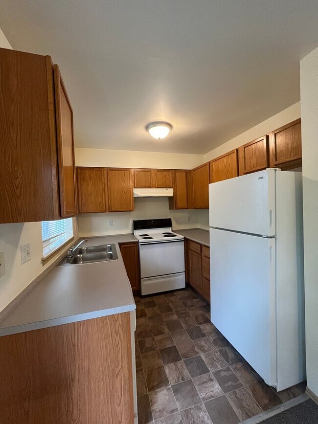 Building Photo - Townhouse Style Two Bedroom Apartment in Bellingham