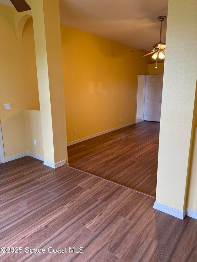 Building Photo - 5971 Newbury Cir