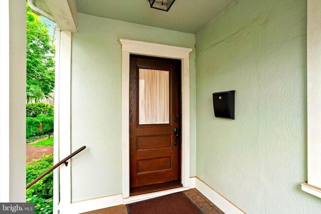 Primary Photo - 5 Madison St