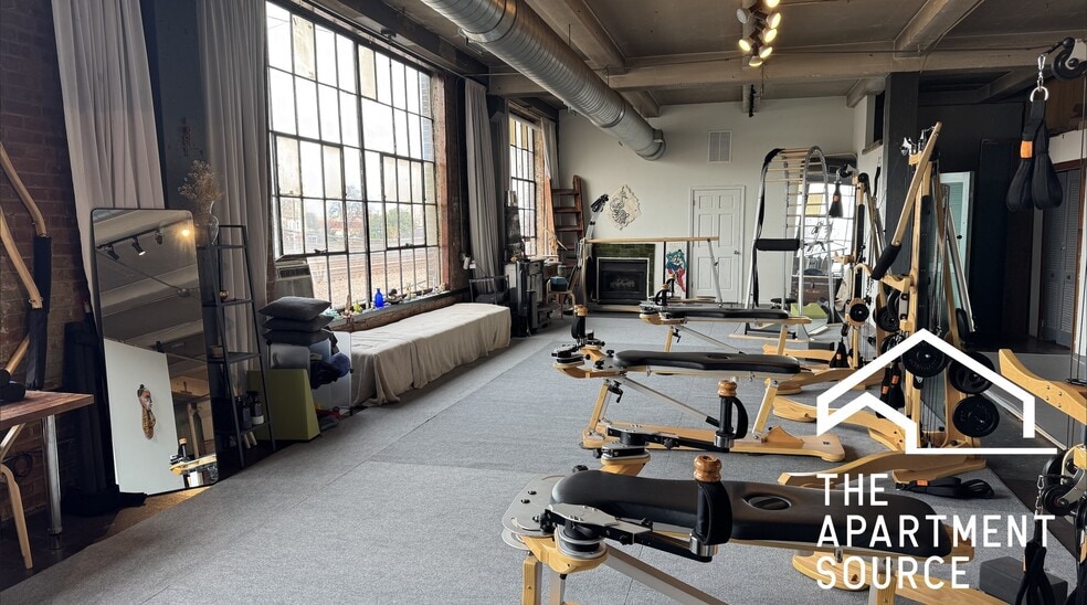 Building Photo - 3144 W Carroll Ave