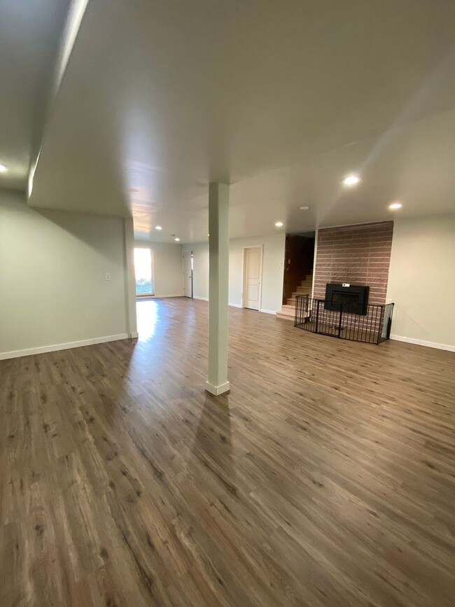 Building Photo - Move-In Special **$500 OFF your first mont...