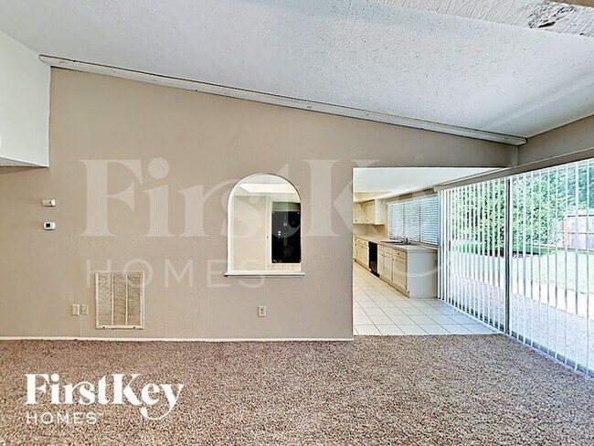 Building Photo - 2211 Fairgreen Dr