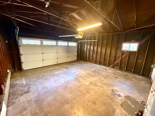 Building Photo - 236 E 46th St