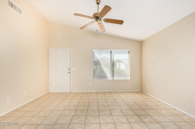 Building Photo - Move In Ready!  3 Bed, 2 Bath w/2 Car Garage