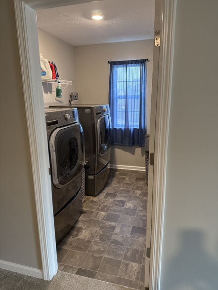 Laundry Room - 8163 Dewberry Ln