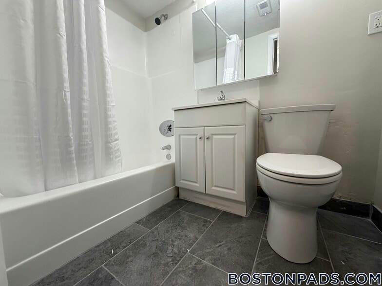 Building Photo - 60 Reservoir St