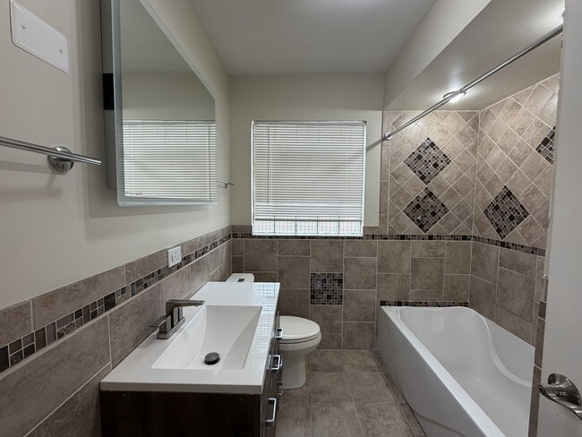 Building Photo - 8201 S Homan Ave