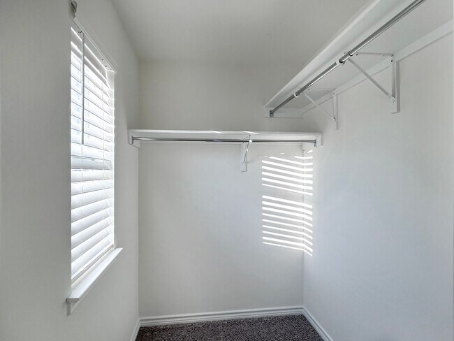 Building Photo - Open-Concept Converse Home with Loft + Covered Patio