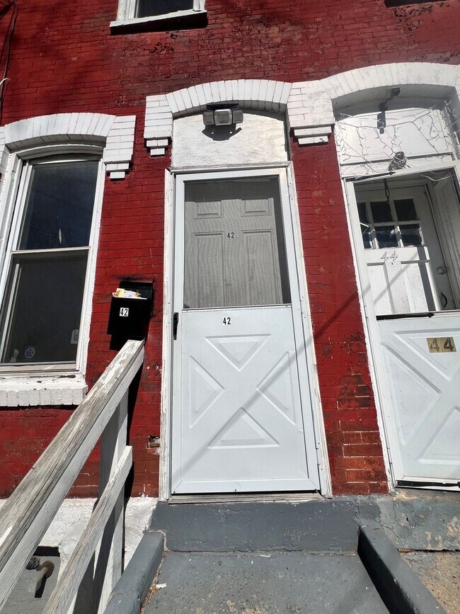 Building Photo - 3 Bedroom House plus finish Attic Train Station !