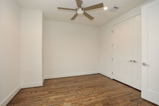 Building Photo - 1537 W 24th St