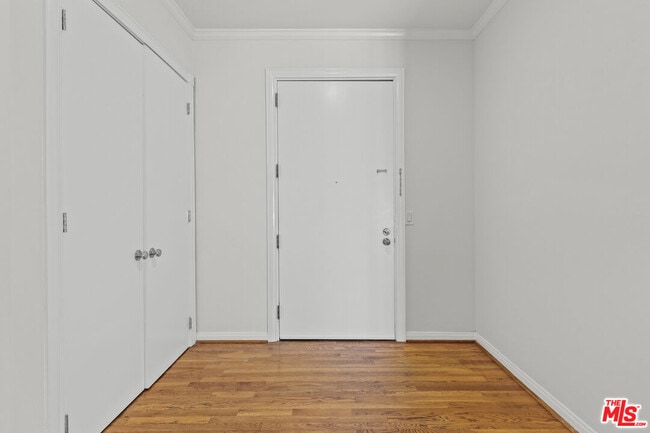 Building Photo - 1260 S Beverly Glen Blvd