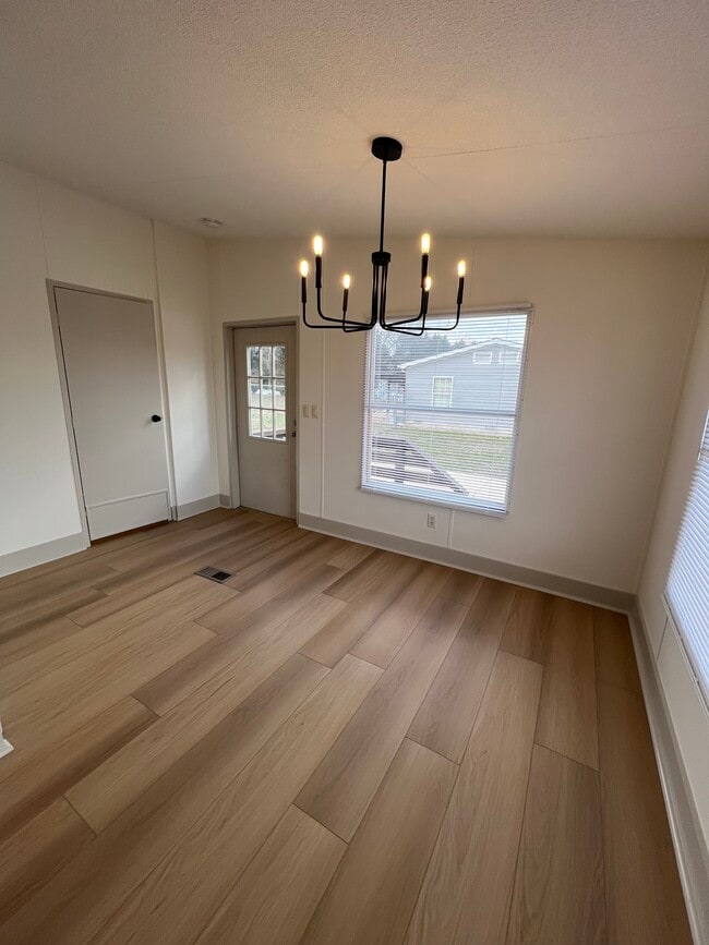 Building Photo - 1609 Walden Rd