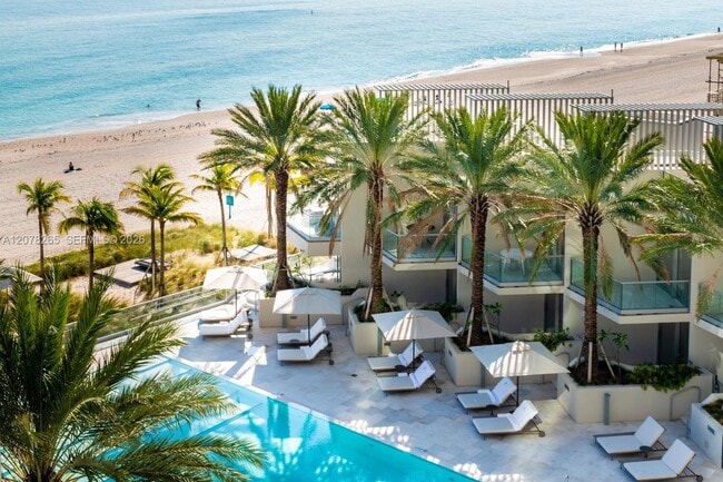 Building Photo - 18501 Collins Ave