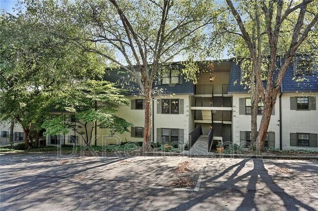 Building Photo - 82 Montre Square NW