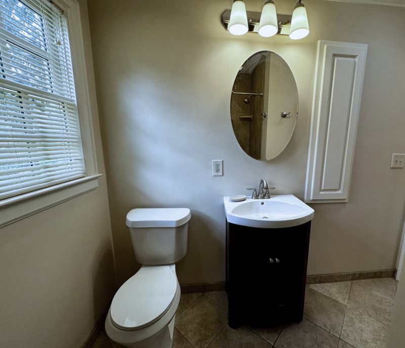 Building Photo - 1387 Midview Dr