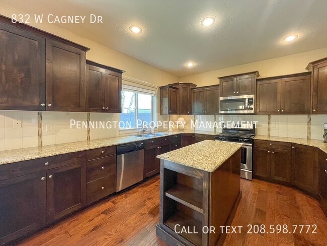 Building Photo - 832 W Cagney Dr