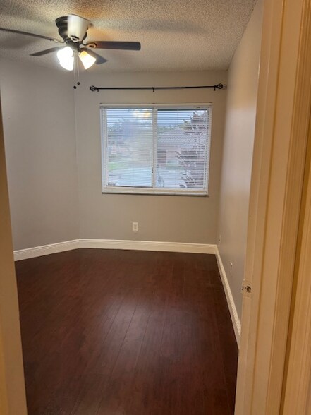 Building Photo - 707 NW 208th Dr