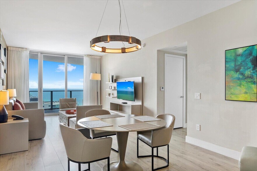 Building Photo - 4011 S Ocean Dr