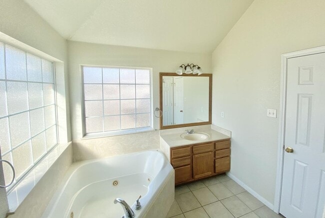 Building Photo - AVAILABLE SOON!