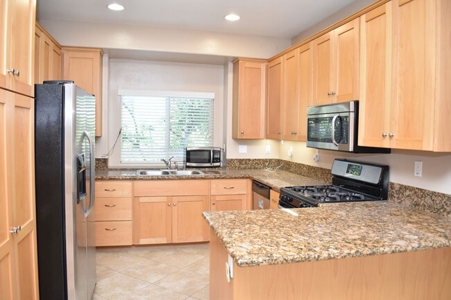 Building Photo - 1341 Greenfield Dr