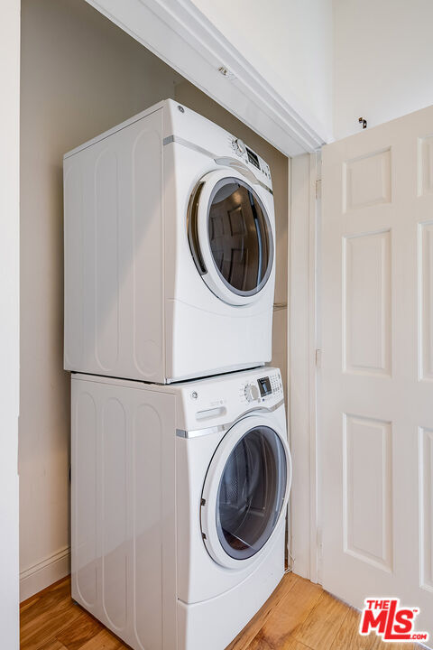 Building Photo - 15242 La Maida St