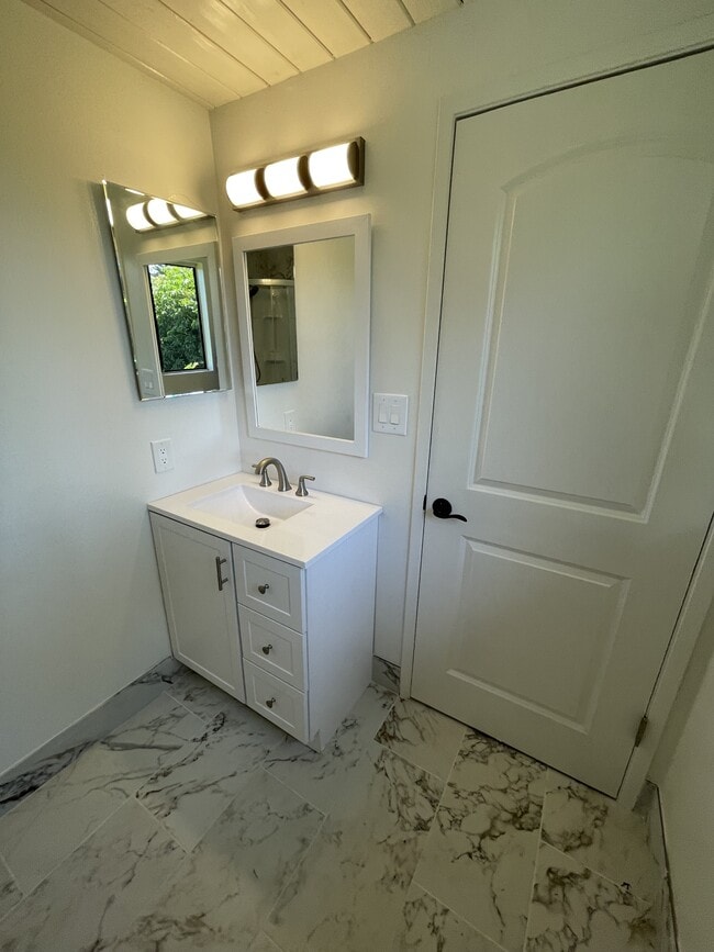 Building Photo - 825 Kumulani Dr