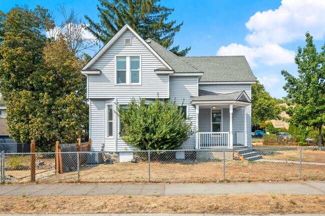 Building Photo - Charming 3 Bed 2 Bath Emerson Garfield Rem...