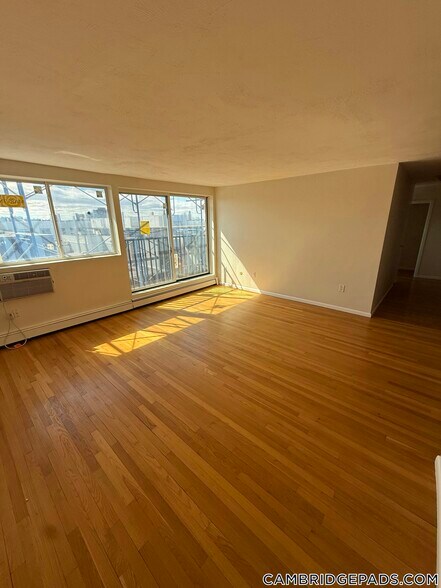 Building Photo - 1643 Cambridge St