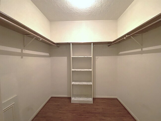 Building Photo - 9515 Hendon Ln