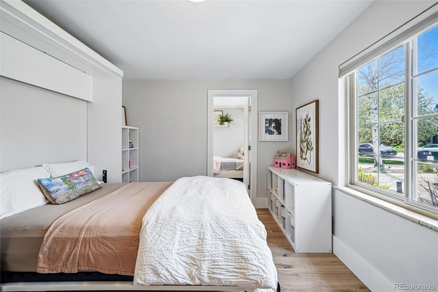 Murphy Bed - 796 Ivanhoe St