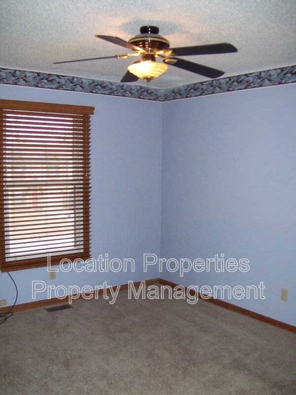 Building Photo - 1903 W 3rd St