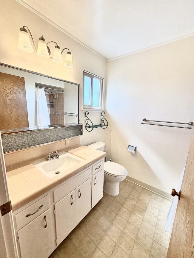 Building Photo - Peaceful Charmer Single-Story Retreat in Vallejo