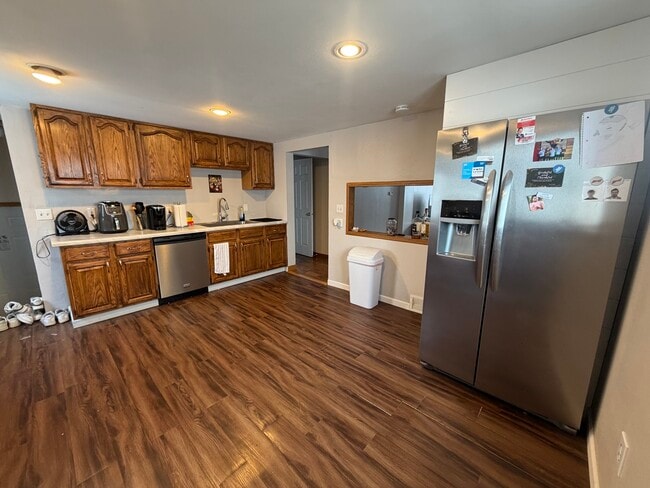 Building Photo - 917 11th Ave N