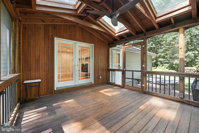 Building Photo - 10198 Cedar Pond Dr