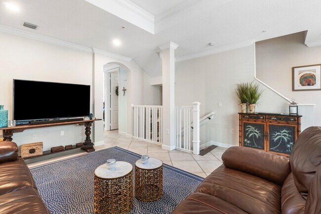 Building Photo - 11756 Valencia Gardens Ave