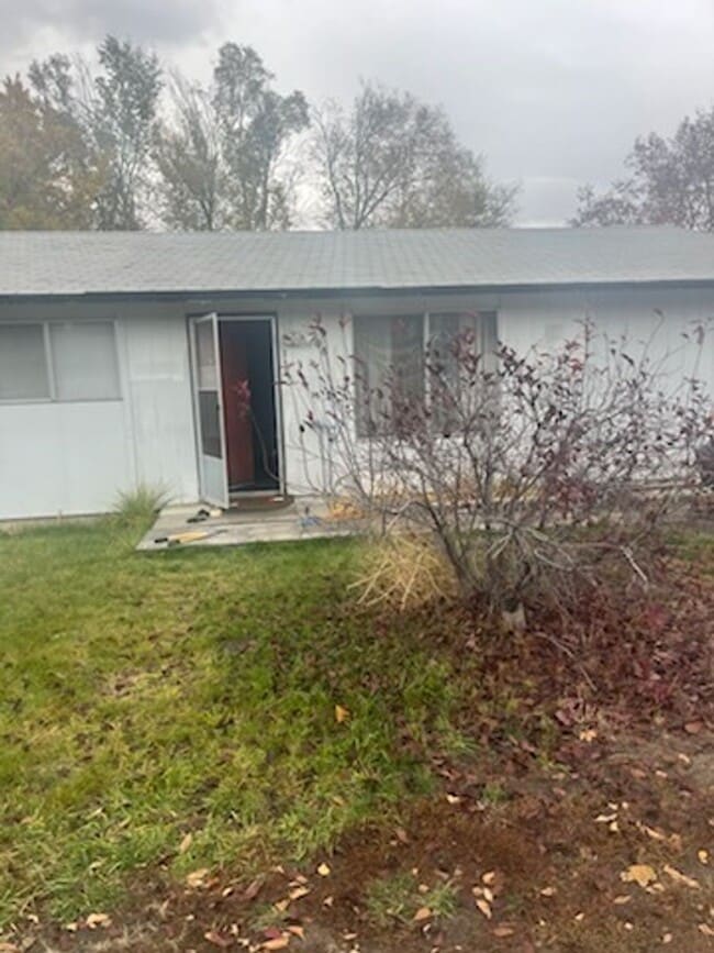 Building Photo - 3 bedroom house for rent $1,100.00 per month