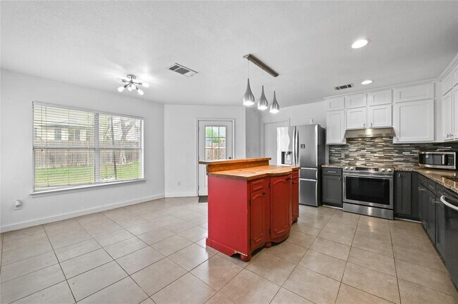 Building Photo - 8508 Kansas River Dr