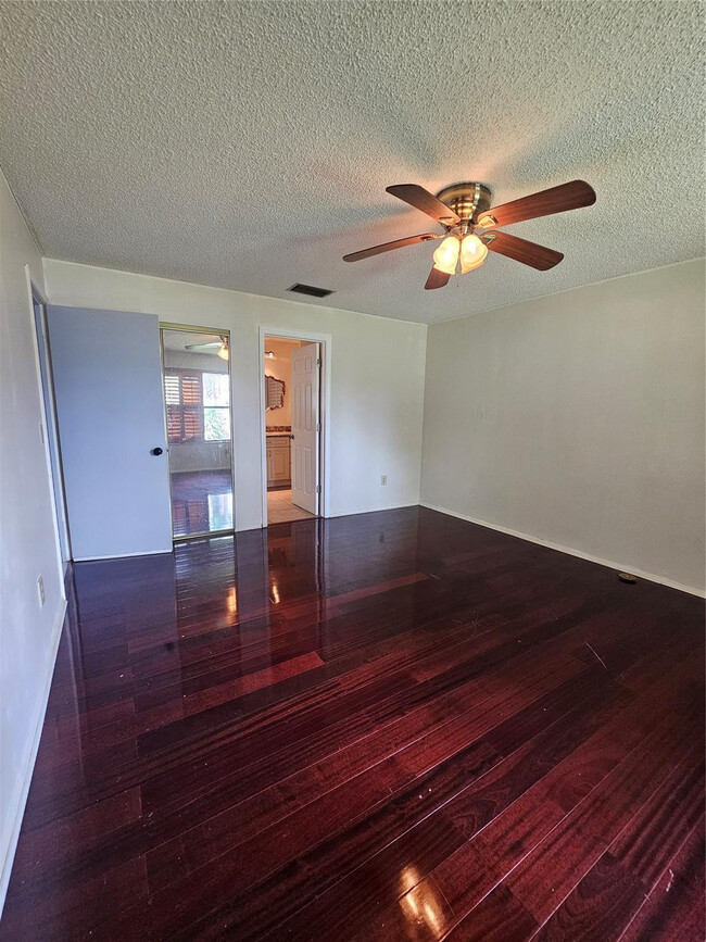 Building Photo - 263 Deerfield Ct