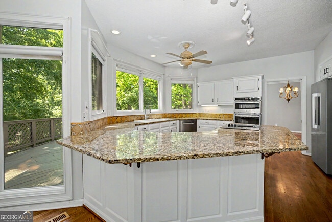 Building Photo - 1018 Pleasance Grove