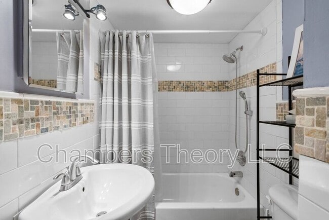 Building Photo - 3904 Lantern Dr