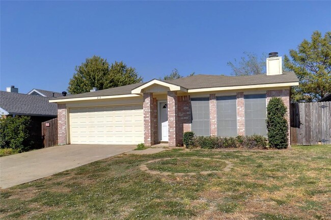 Building Photo - 215 Colt Ln