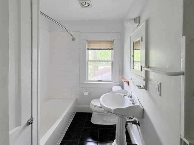 Building Photo - 815 Grant St