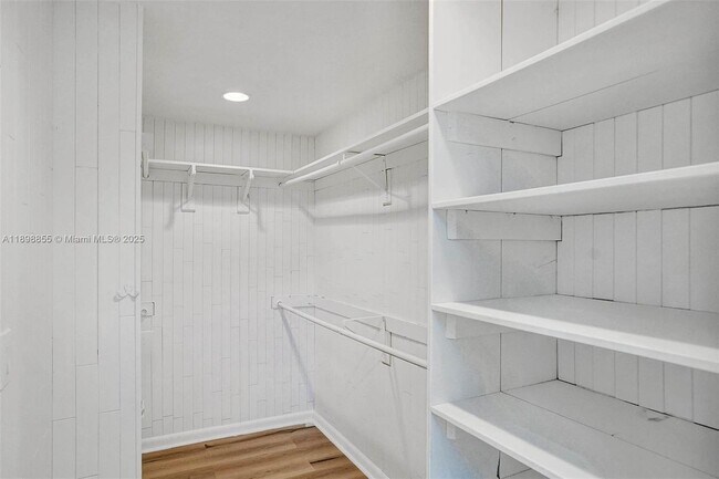 Building Photo - 2120 SW 28th Way