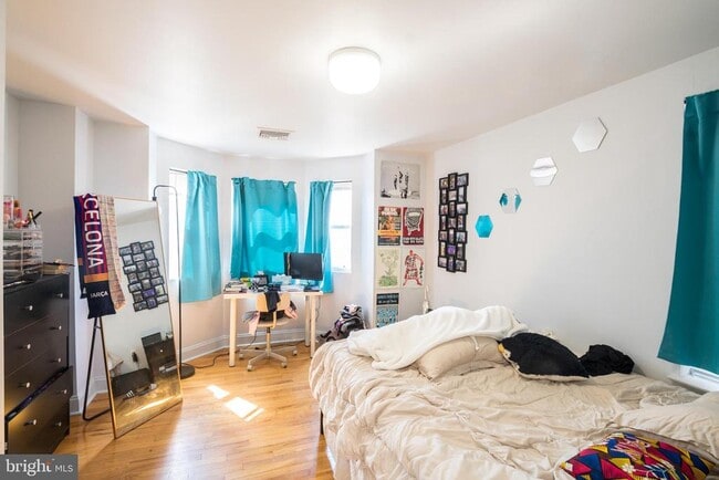 Building Photo - 1938 Pine St