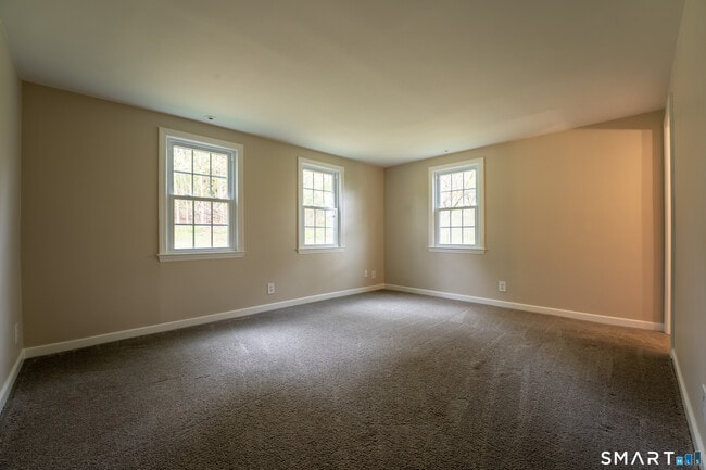 Building Photo - 30 Hillsboro Dr