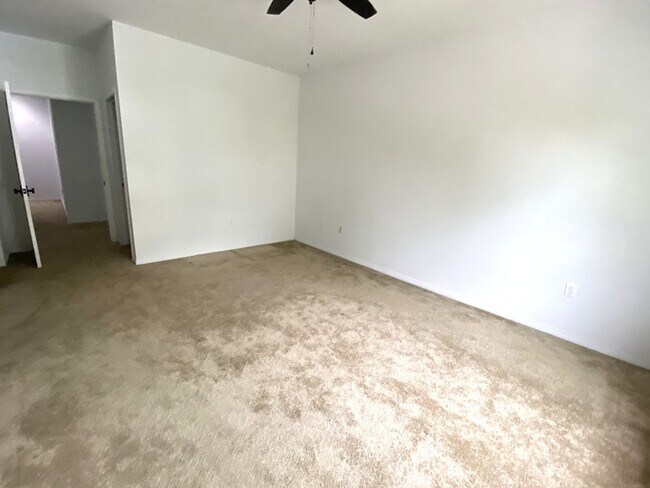 Building Photo - 4 Bdrm Parkside Village Gem -  2 weeks fre...