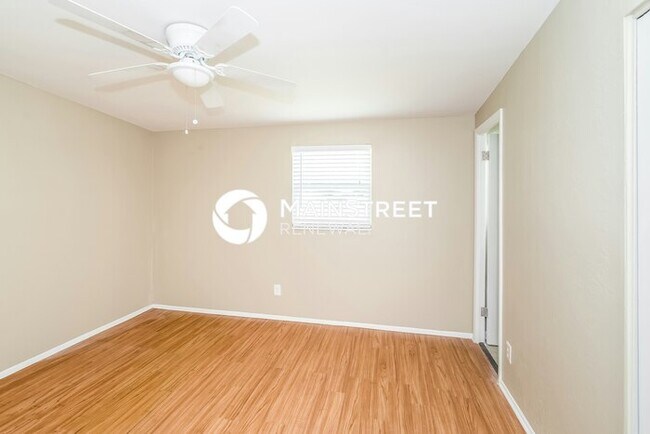 Building Photo - 3 Bedroom Pet-Friendly Home in Jacksonville, FL with Main Street Renewal