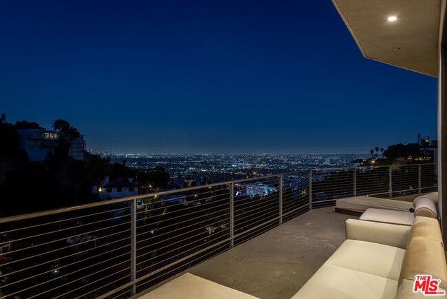 Building Photo - 8634 Franklin Ave